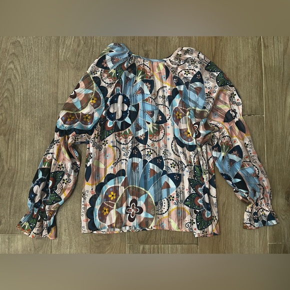 See By Chloe Printed Pleated Bell Sleeve Top - Picture 9 of 9